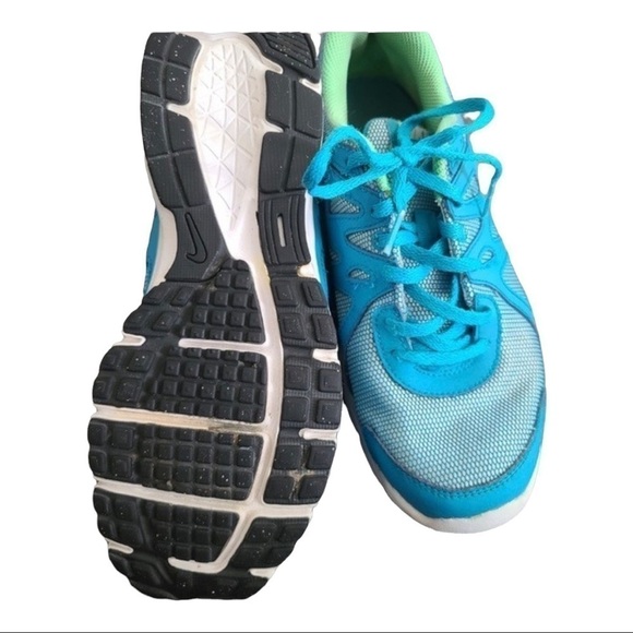 NIKE Blue and Neon Green Revolution 2 Running Shoes Size 5.5 Y - Picture 3 of 3